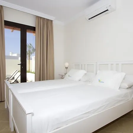 Luxury Near 1km Swimming Pool Tennis Court Great For Ages Playa Blanca (Lanzarote)