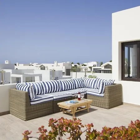 Luxury Near 1km Swimming Pool Tennis Court Great For Ages Villa