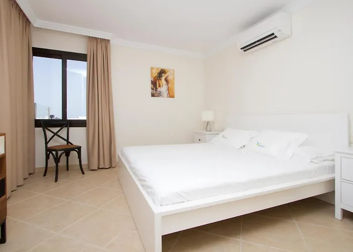 Luxury Near 1km Swimming Pool Tennis Court Great For Ages *