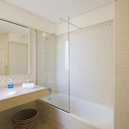 Luxury Near 1km Swimming Pool Tennis Court Great For Ages Willa *