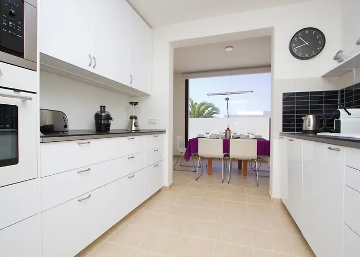 Vila Luxury Near 1km Swimming Pool Tennis Court Great For Ages Playa Blanca (Lanzarote)