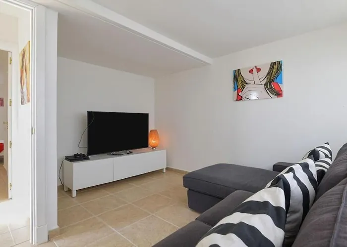 Luxury Near 1km Swimming Pool Tennis Court Great For Ages Vila *