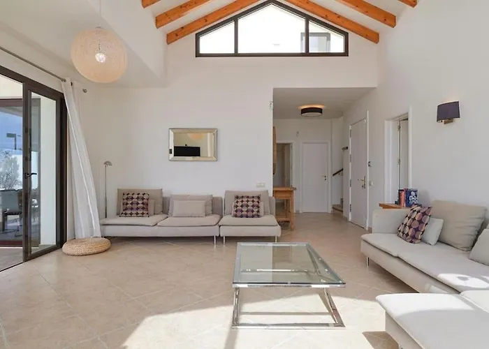 Vila Luxury Near 1km Swimming Pool Tennis Court Great For Ages