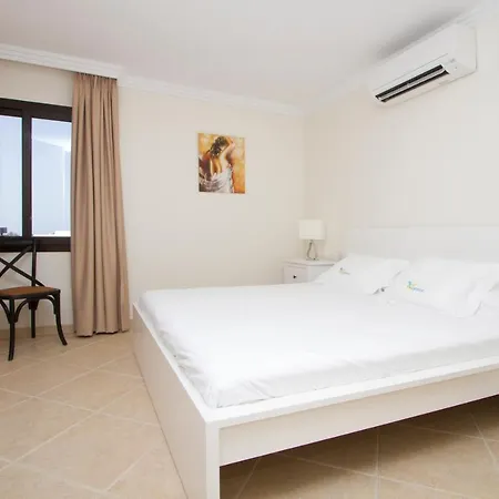 Luxury Near 1km Swimming Pool Tennis Court Great For Ages *