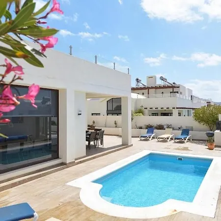 Luxury Near 1km Swimming Pool Tennis Court Great For Ages * Playa Blanca (Lanzarote)